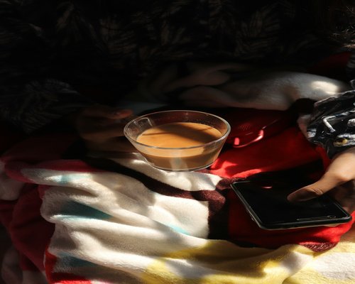 सुबह की शांति और चाय का कप
